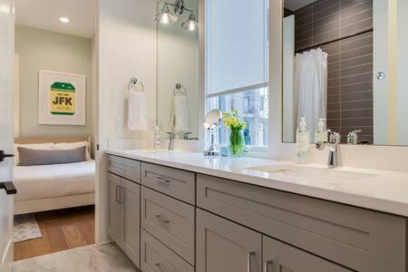 Taylor Haus - Downtown Gem 5 Min To Broadway Holiday home