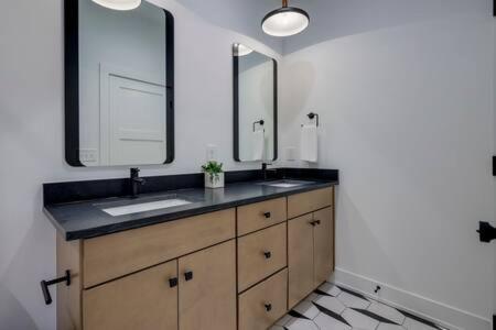 Holiday home Stylish 4 Bedroom In