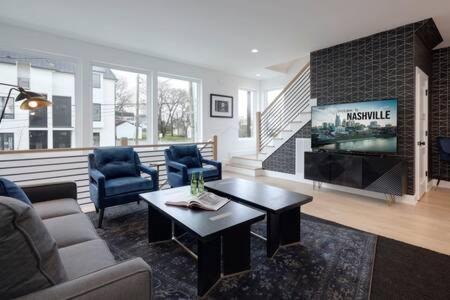 Stylish 4 Bedroom In *