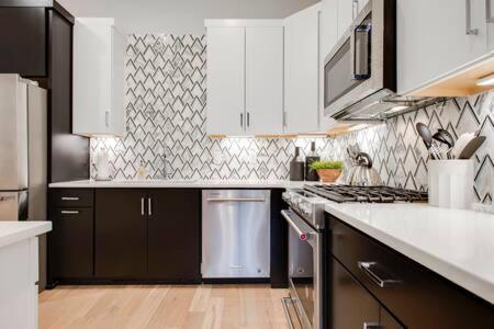 Near Vanderbilt And Broadway *