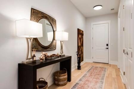 Near Vanderbilt And Broadway Holiday home