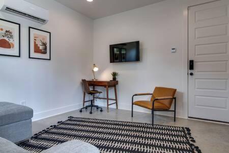 The Sharpe - Stylish East Townhouse Nashville