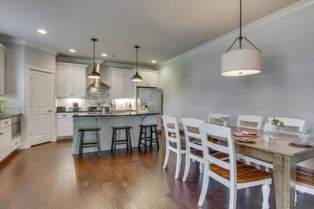 Expansive Near Belmont *