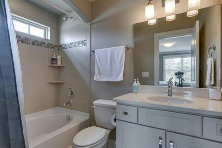 Expansive Near Belmont Holiday home