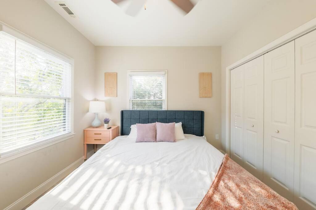 Luxury 2br King Beds With Optional Parking Near Vanderbilt & Broadway *