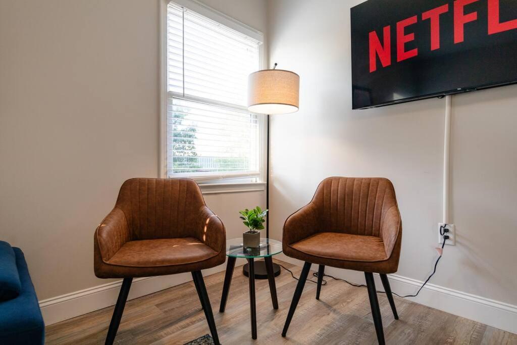 Luxury 2br King Beds With Optional Parking Near Vanderbilt & Broadway *