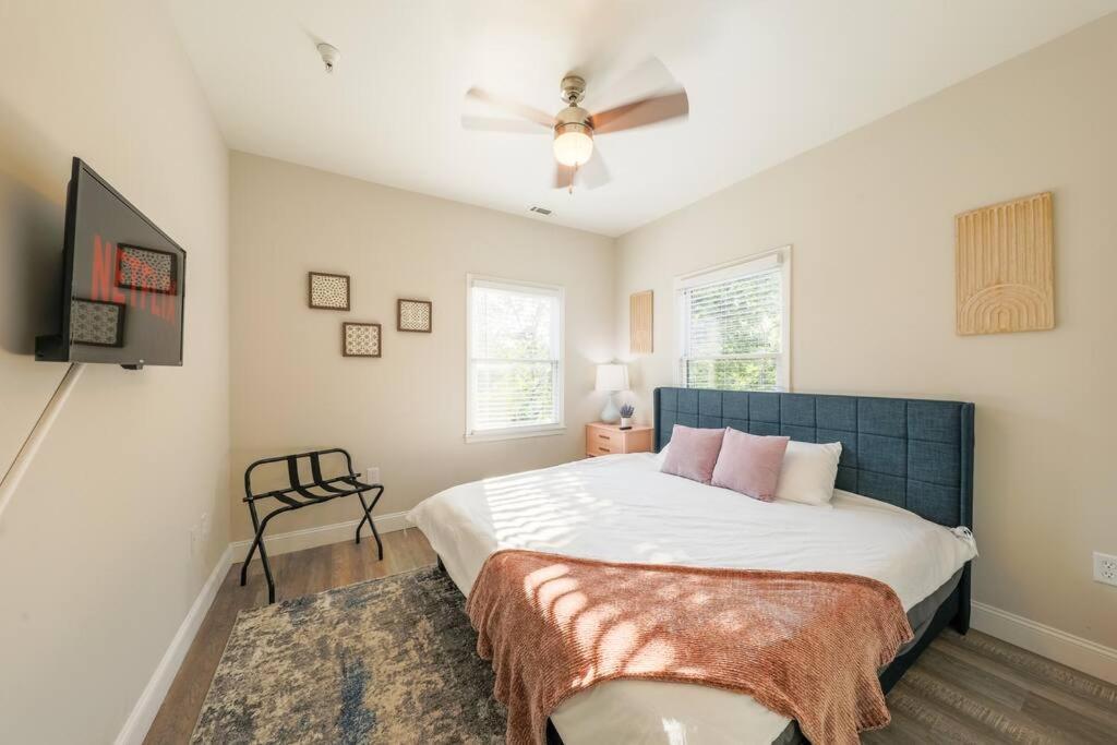 Luxury 2br King Beds With Optional Parking Near Vanderbilt & Broadway Apartment *