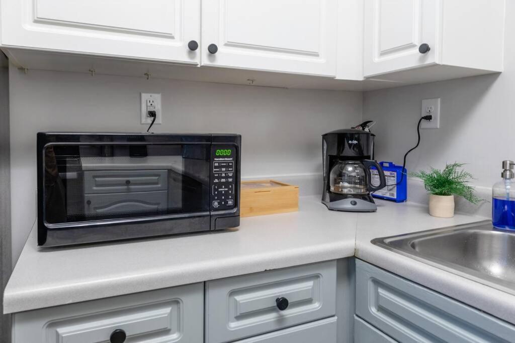 City-style Comfort 1br With King Bed And Optional Parking Close To Broadway, Downtown, Centennial Park