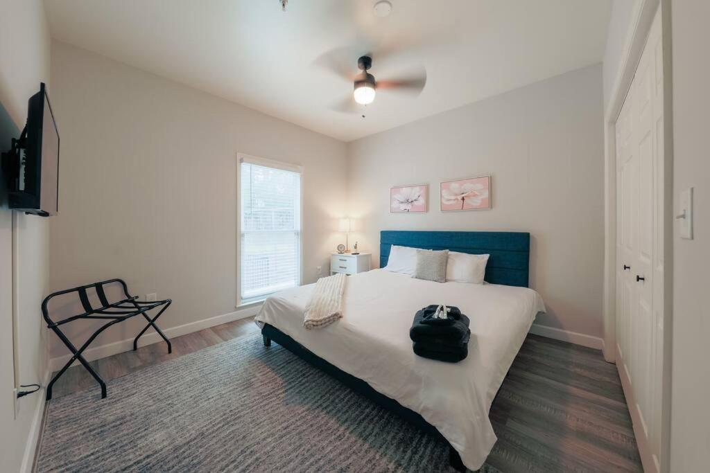 Cozy & 2br With Optional Parking Near Vanderbilt, Gulch & Honky Tonk Highway Apartment *