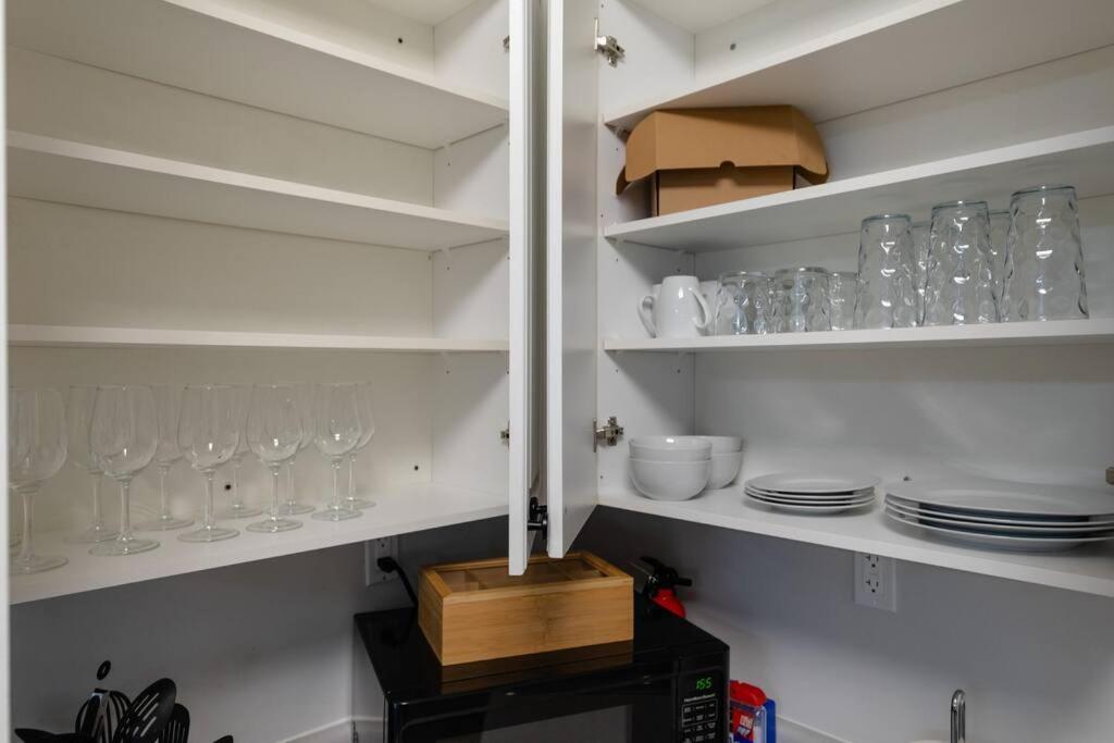 Apartment Cozy & 2br With Optional Parking Near Vanderbilt, Gulch & Honky Tonk Highway Nashville