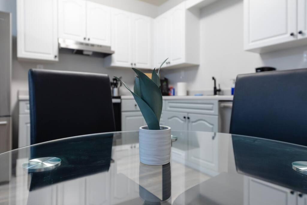 Cozy & 2br With Optional Parking Near Vanderbilt, Gulch & Honky Tonk Highway Nashville