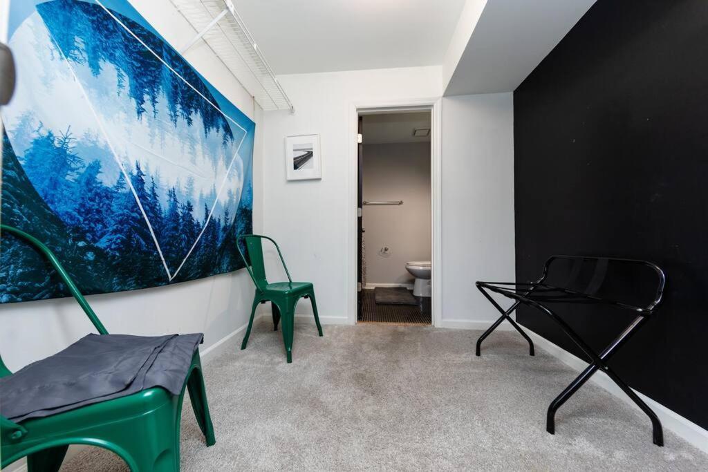 Apartment Bright & Cozy 2br Family Sleeps 6 With Private Balcony And Optional Parking Near Centennial Park & Broadway Nashville