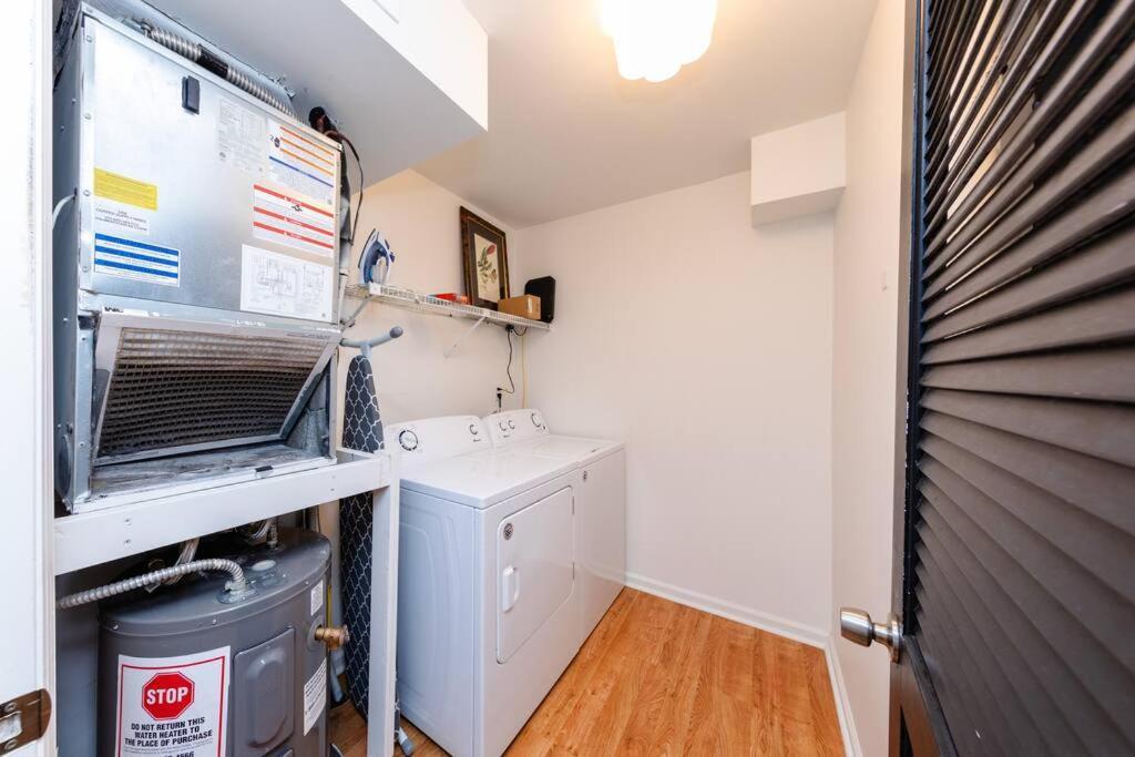 Bright & Cozy 2br Family Sleeps 6 With Private Balcony And Optional Parking Near Centennial Park & Broadway *