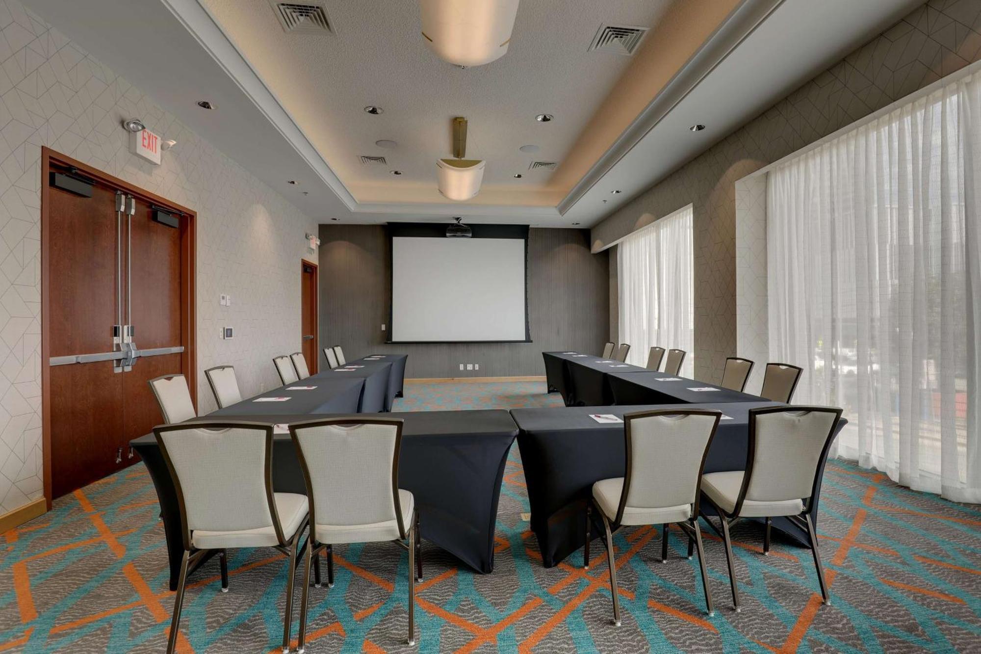Drury Plaza Downtown 3*