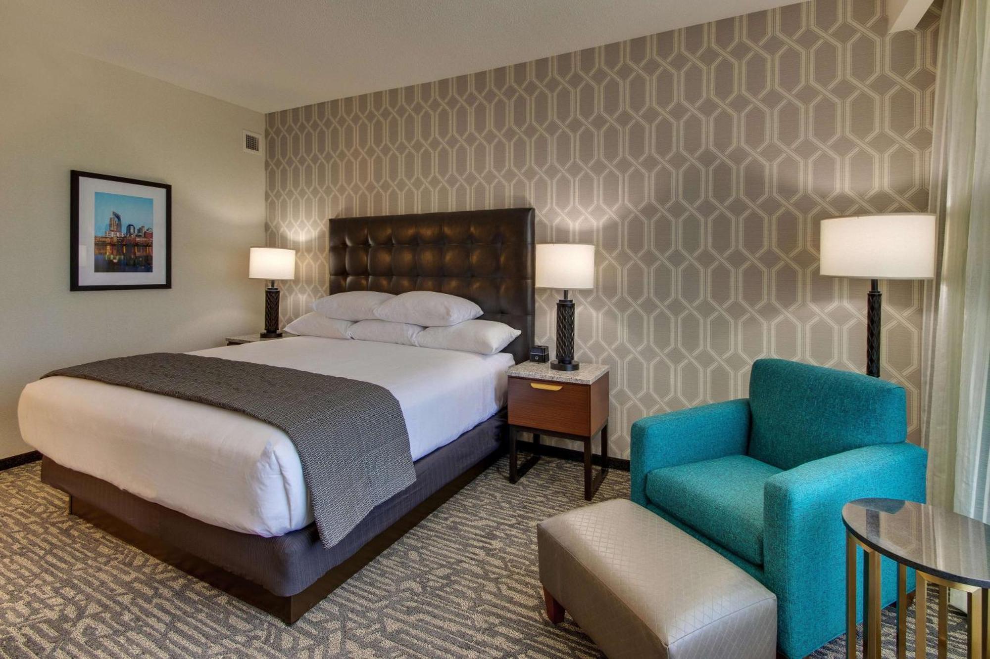 Drury Plaza Downtown Hotel
