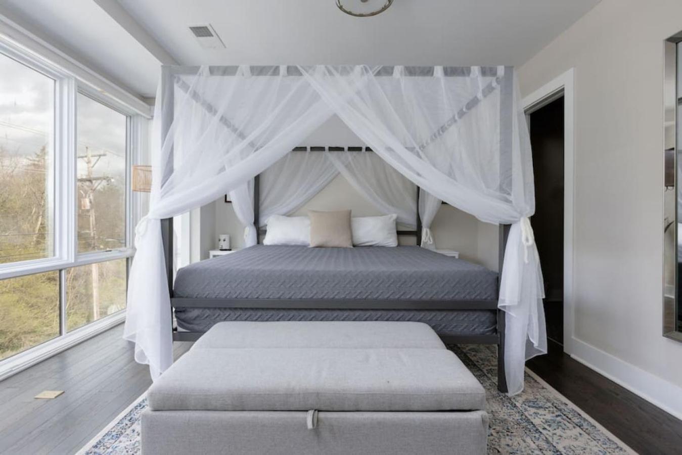 Modern Townhome, Large Game With Ping Pong, 10min To Downtown! Sleeps 10! *