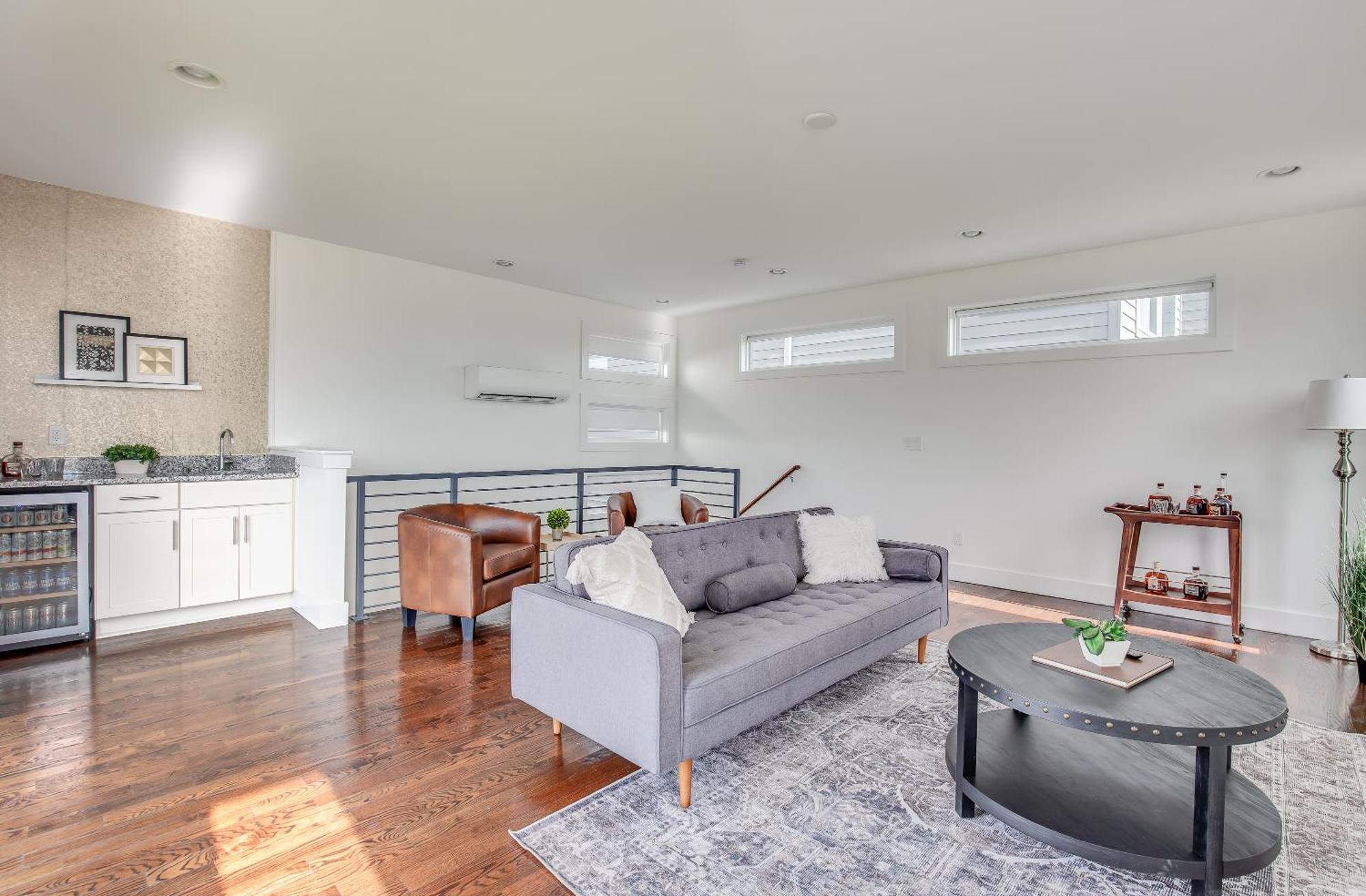 Whiskey House With Rooftop Golf, Views! 8min To Downtown! Sleeps 9! * Nashville