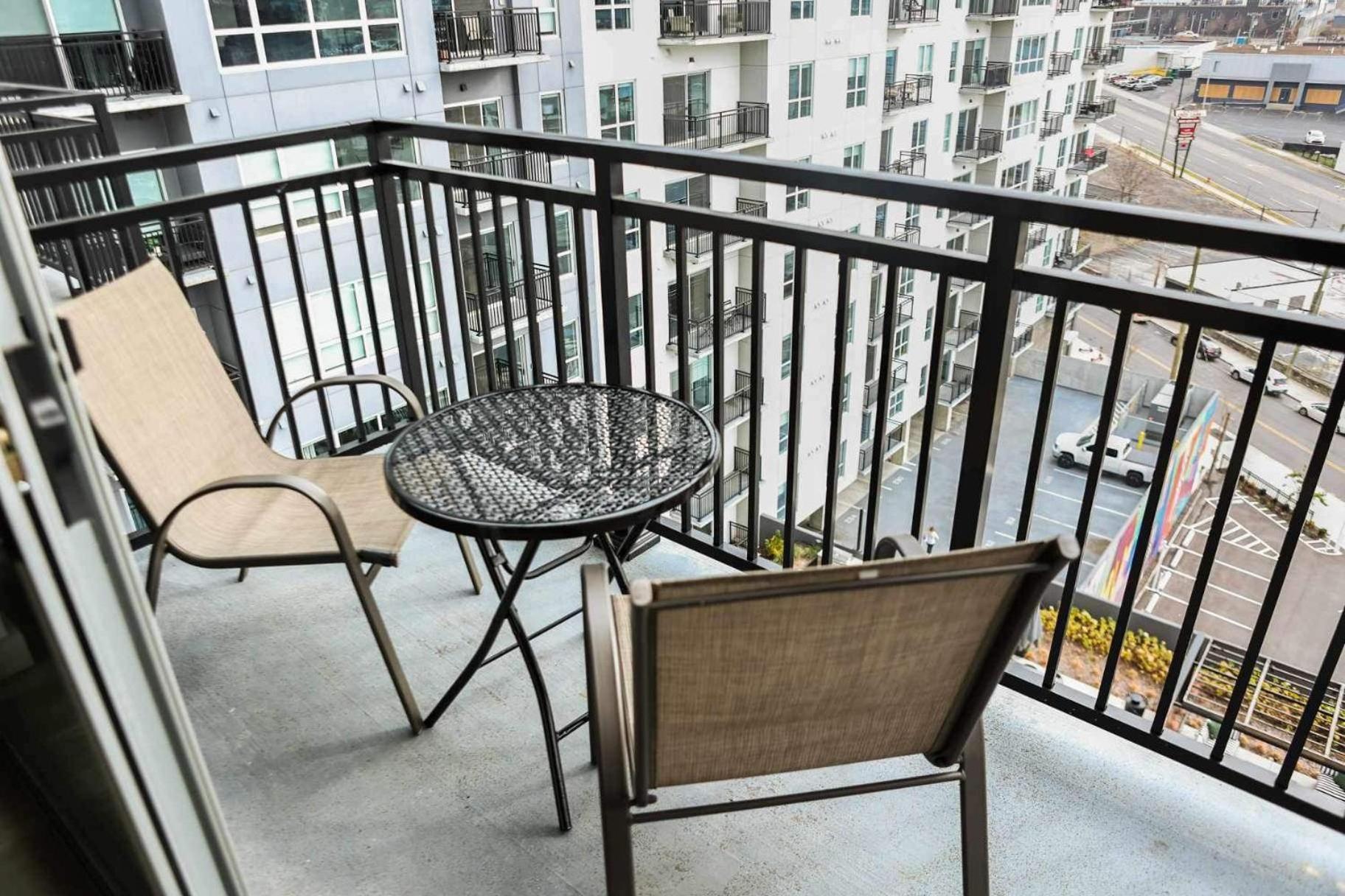 New In Nashville, Pool Gym Rooftop & Laundry 5 Min From Broadway Apartment