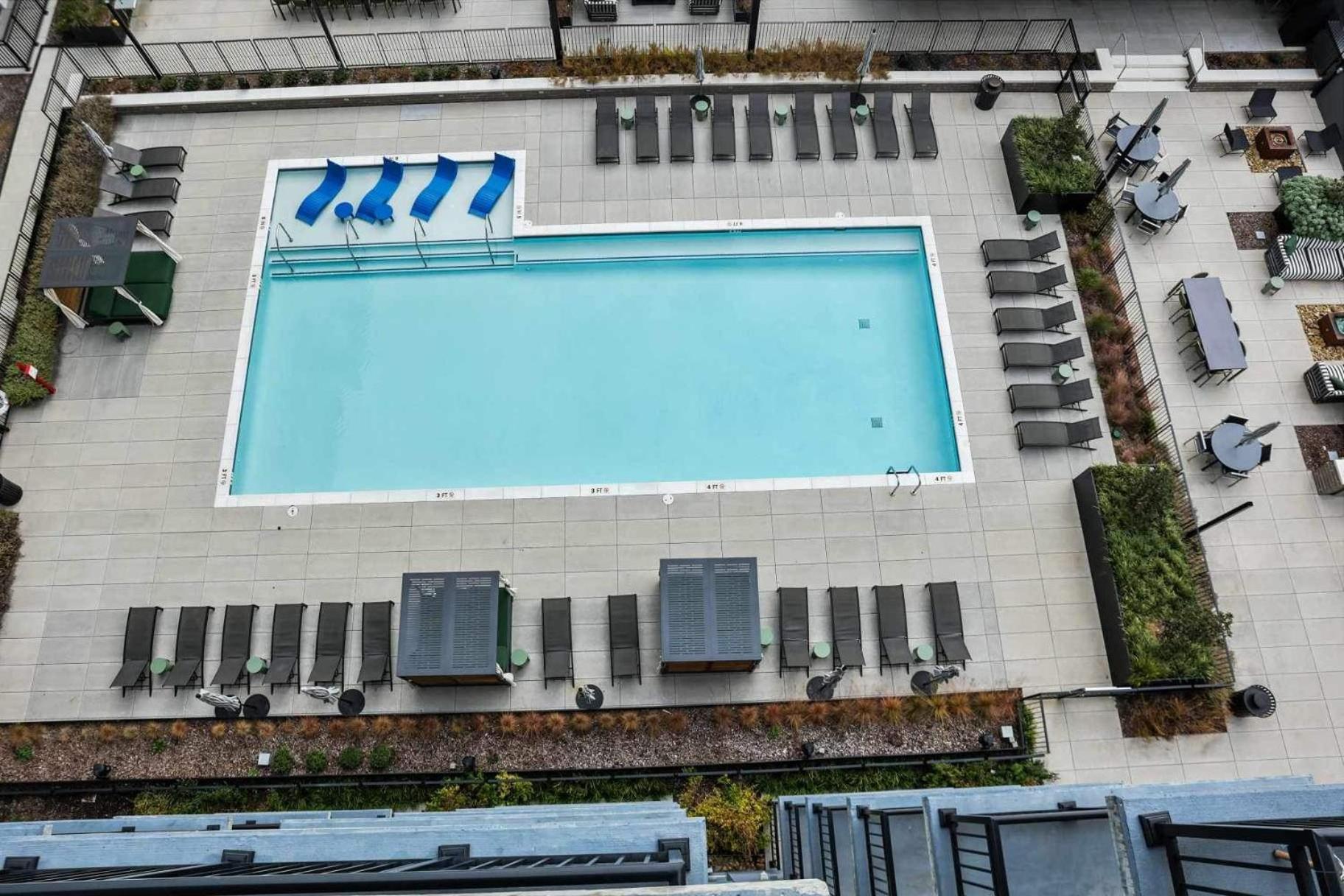 New In Nashville, Pool Gym Rooftop & Laundry 5 Min From Broadway Apartment