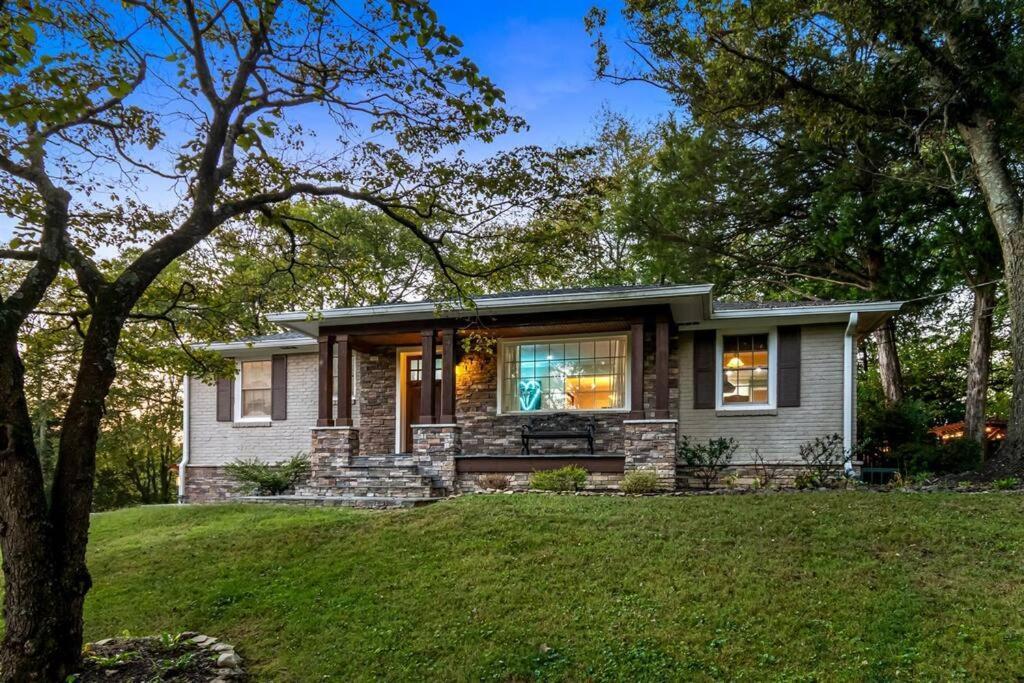 Holiday home Hillside Hot Tub Hideaway! King Bed / Fire Pit *