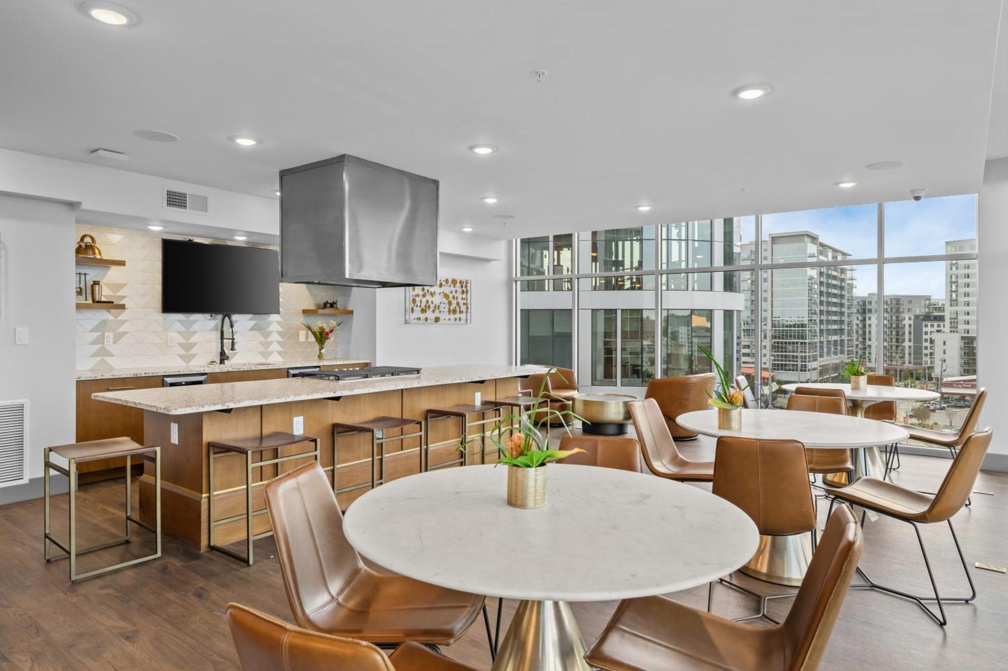 Apartment Midnight Manor Penthouse The Gulch *