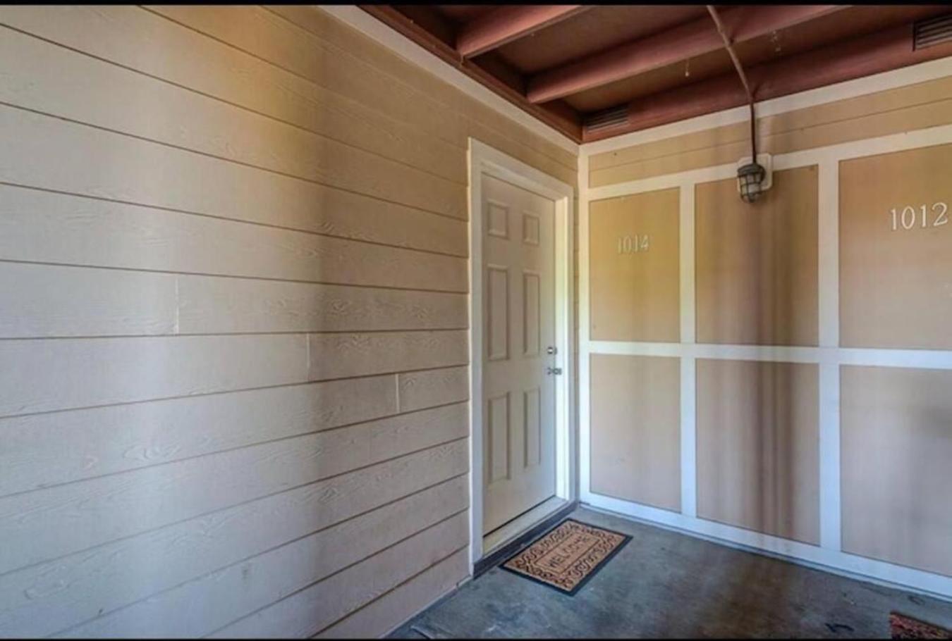 Downtown Covered Parking Unit 1014 Apartment *