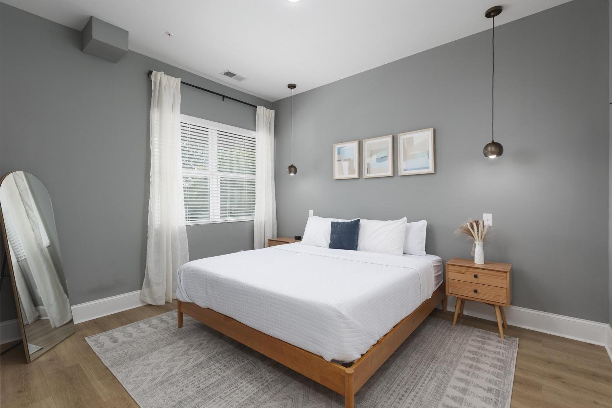 Stunning Spacious 6 Beds, 2 Bedroom In Walkable Area Apartment Nashville