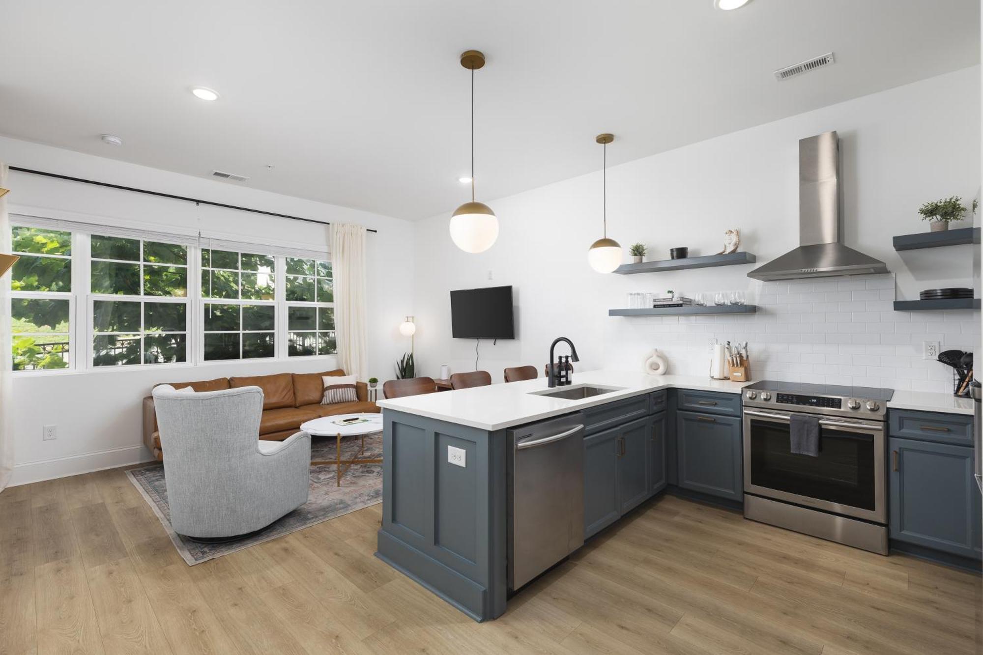 Apartment Chic 5 Bed, 2 Bedroom Free Parking - 3 Miles To Broadway Nashville