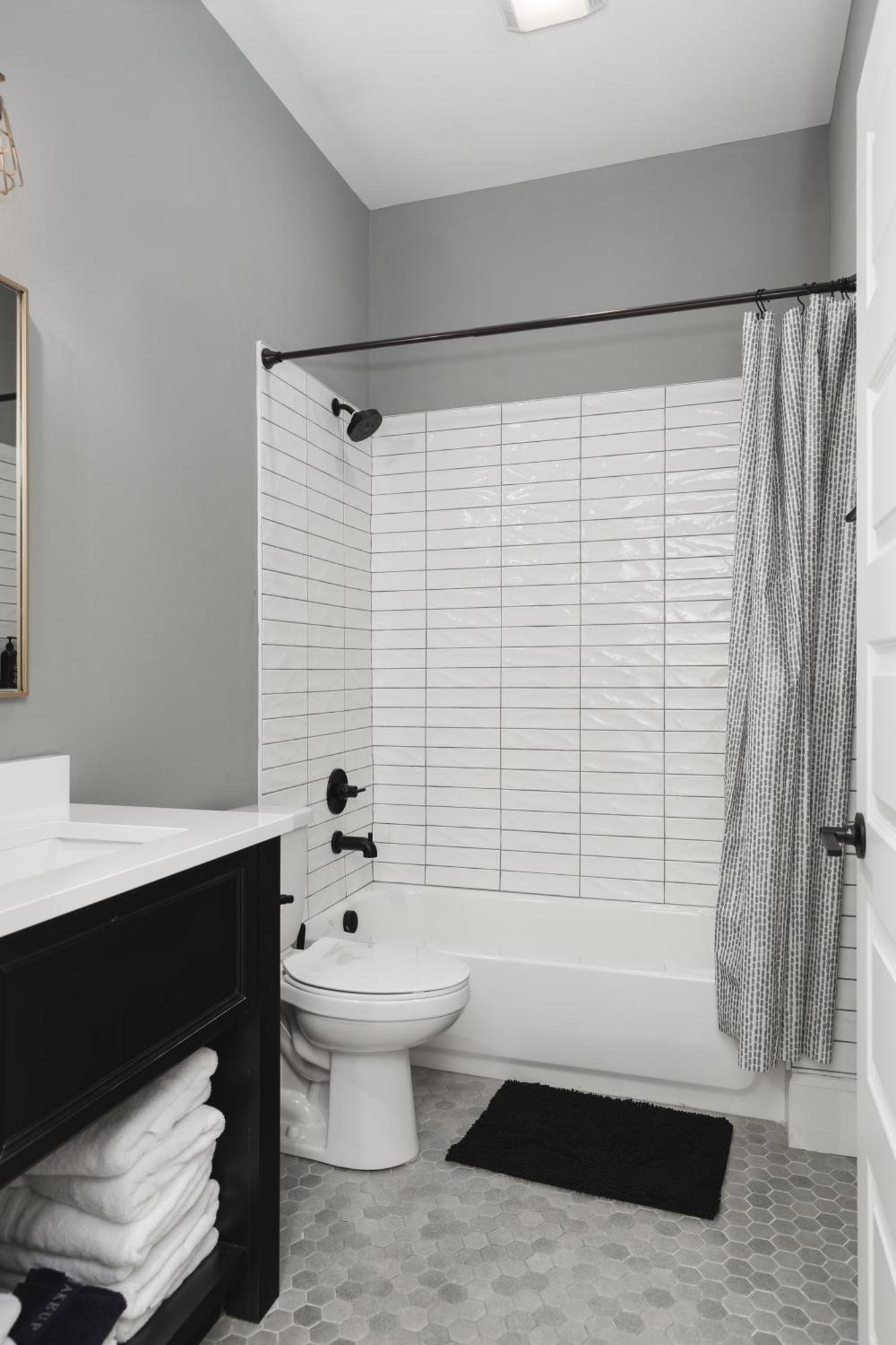 Apartment Chic 5 Bed, 2 Bedroom Free Parking - 3 Miles To Broadway