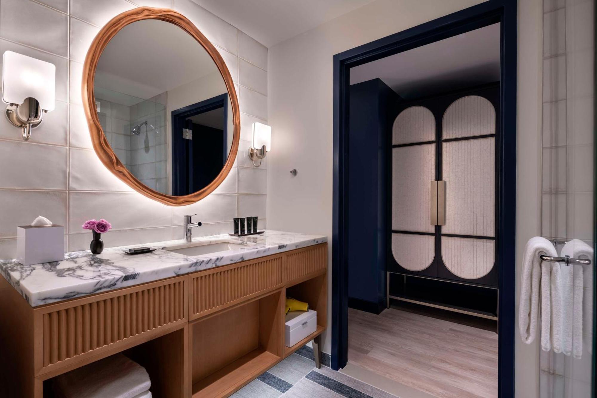 Hyatt Centric Downtown 5*