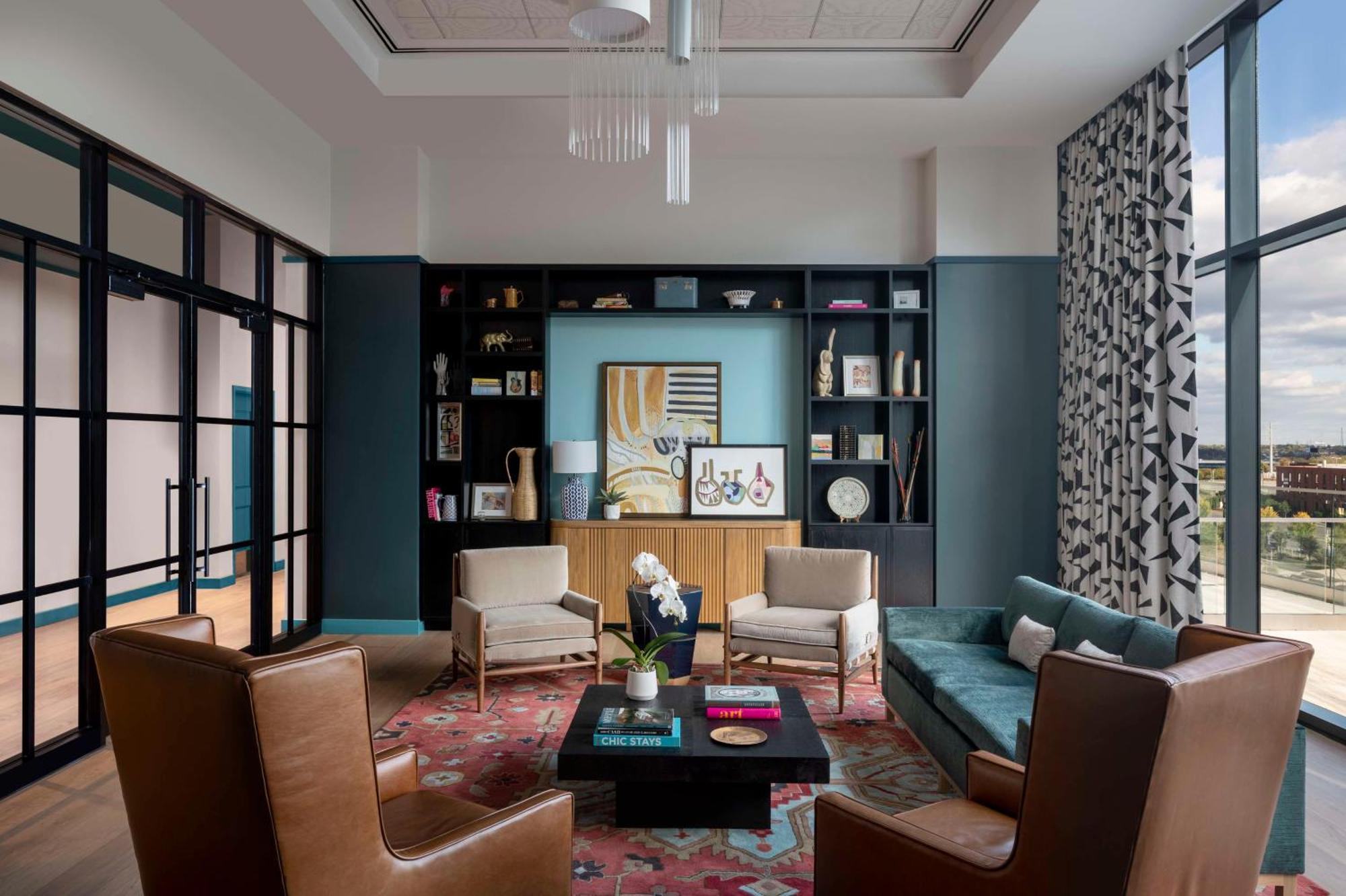 Hyatt Centric Downtown Hotel 5*