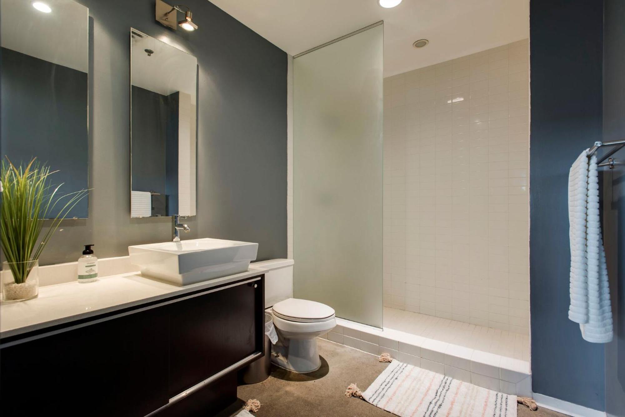 Sleek And Spacious In East! Holiday home Nashville