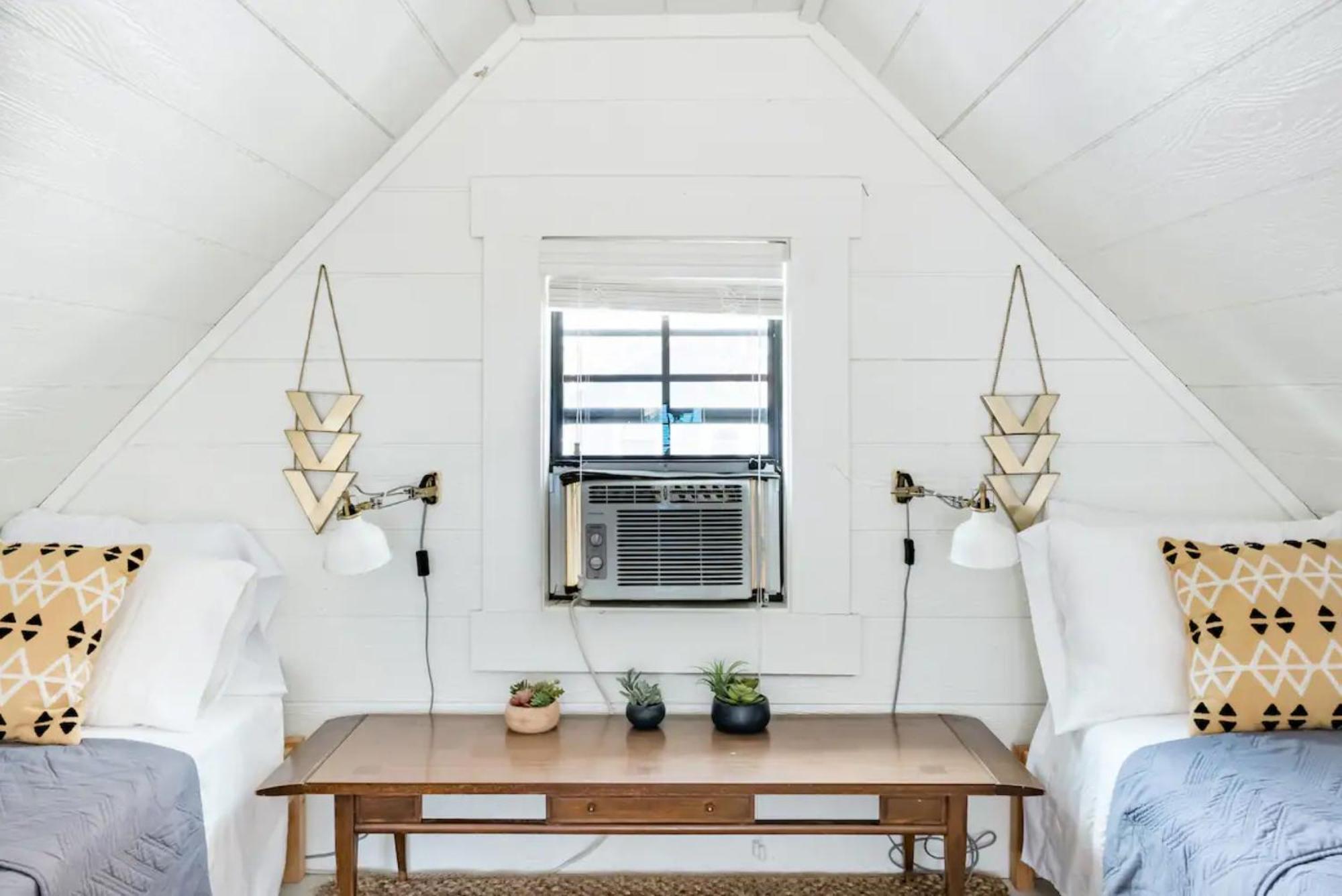 Hip, Cozy With A Fire Pit In Cleveland Park Holiday home *