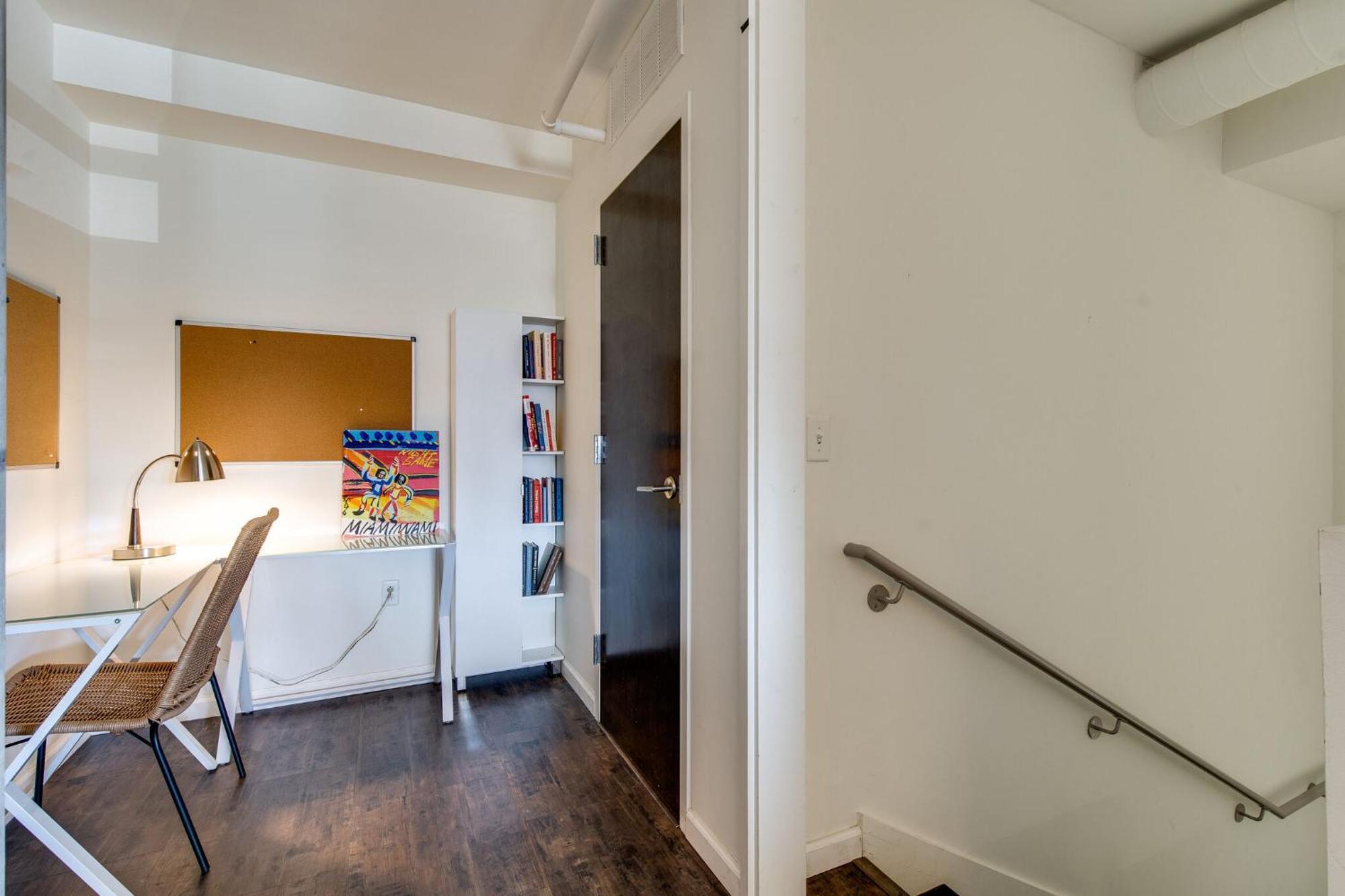 Artsy Chic 1br 30day Min With Wifi Ac Parking Tv Furnished Rooftop