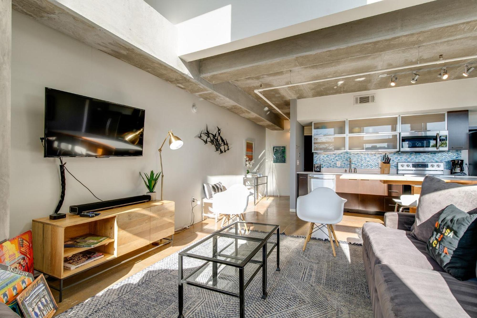 Holiday home Artsy Chic 1br 30day Min With Wifi Ac Parking Tv Furnished Rooftop