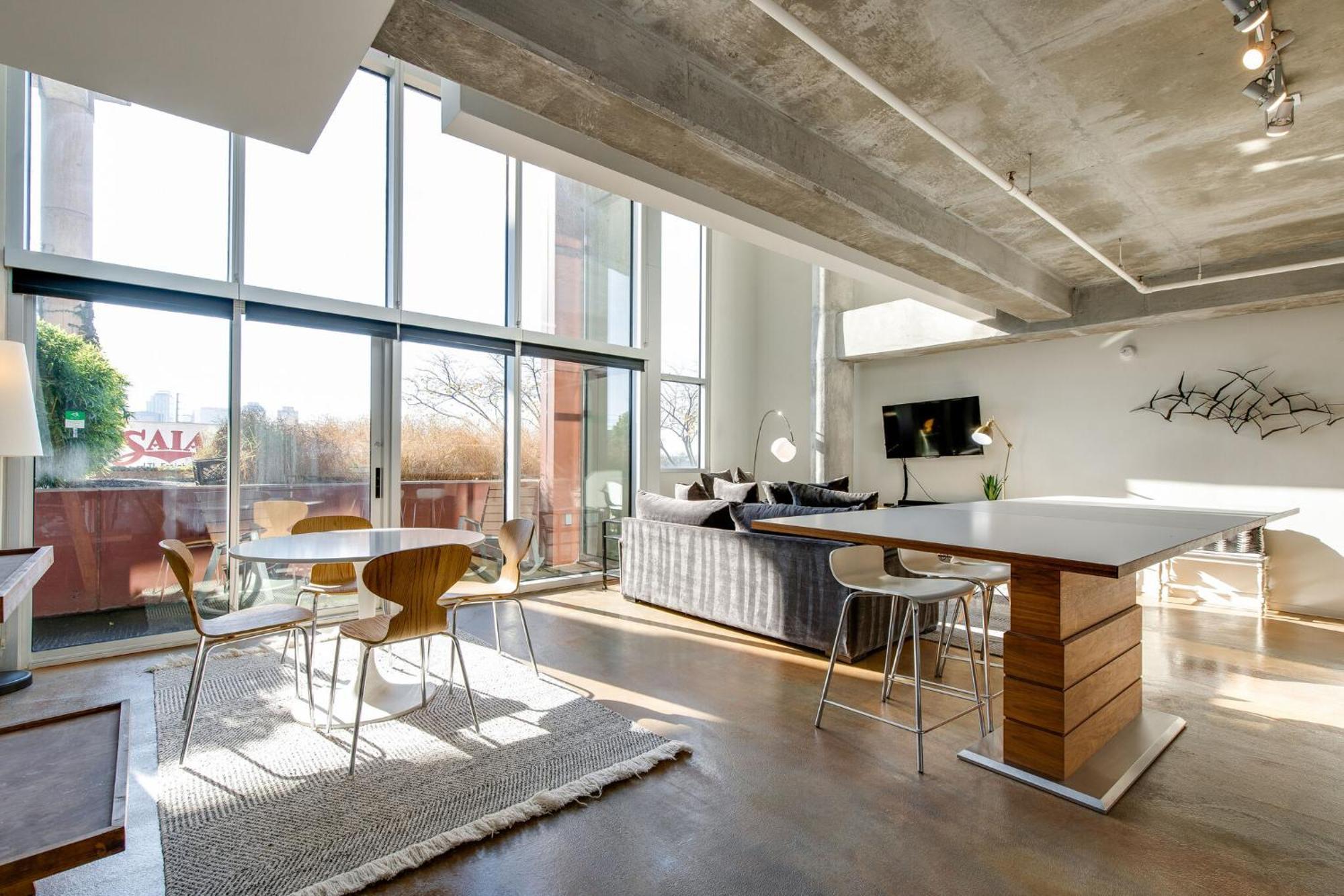 Artsy Chic 1br 30day Min With Wifi Ac Parking Tv Furnished Rooftop *