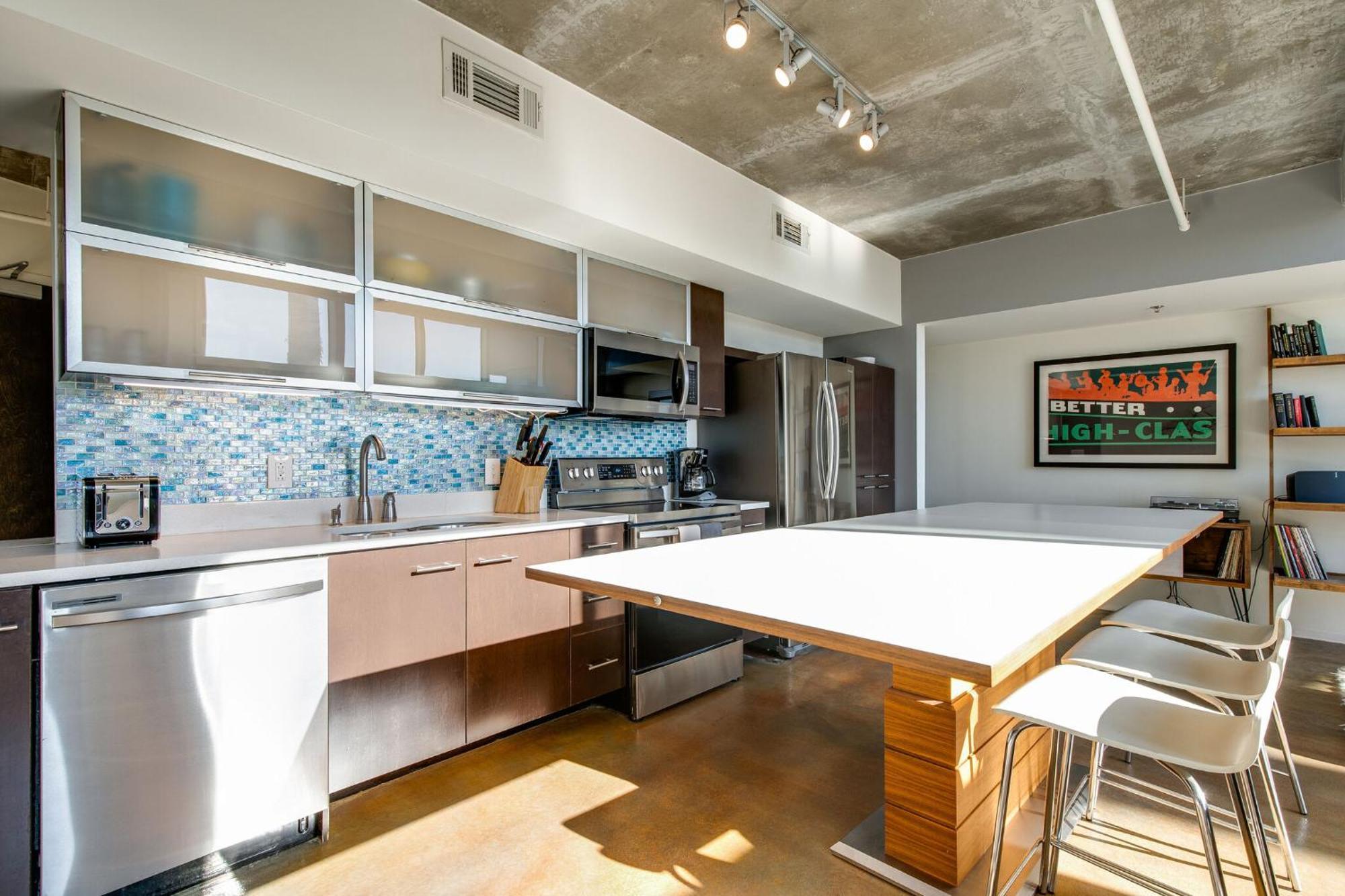 Artsy Chic 1br 30day Min With Wifi Ac Parking Tv Furnished Rooftop Nashville