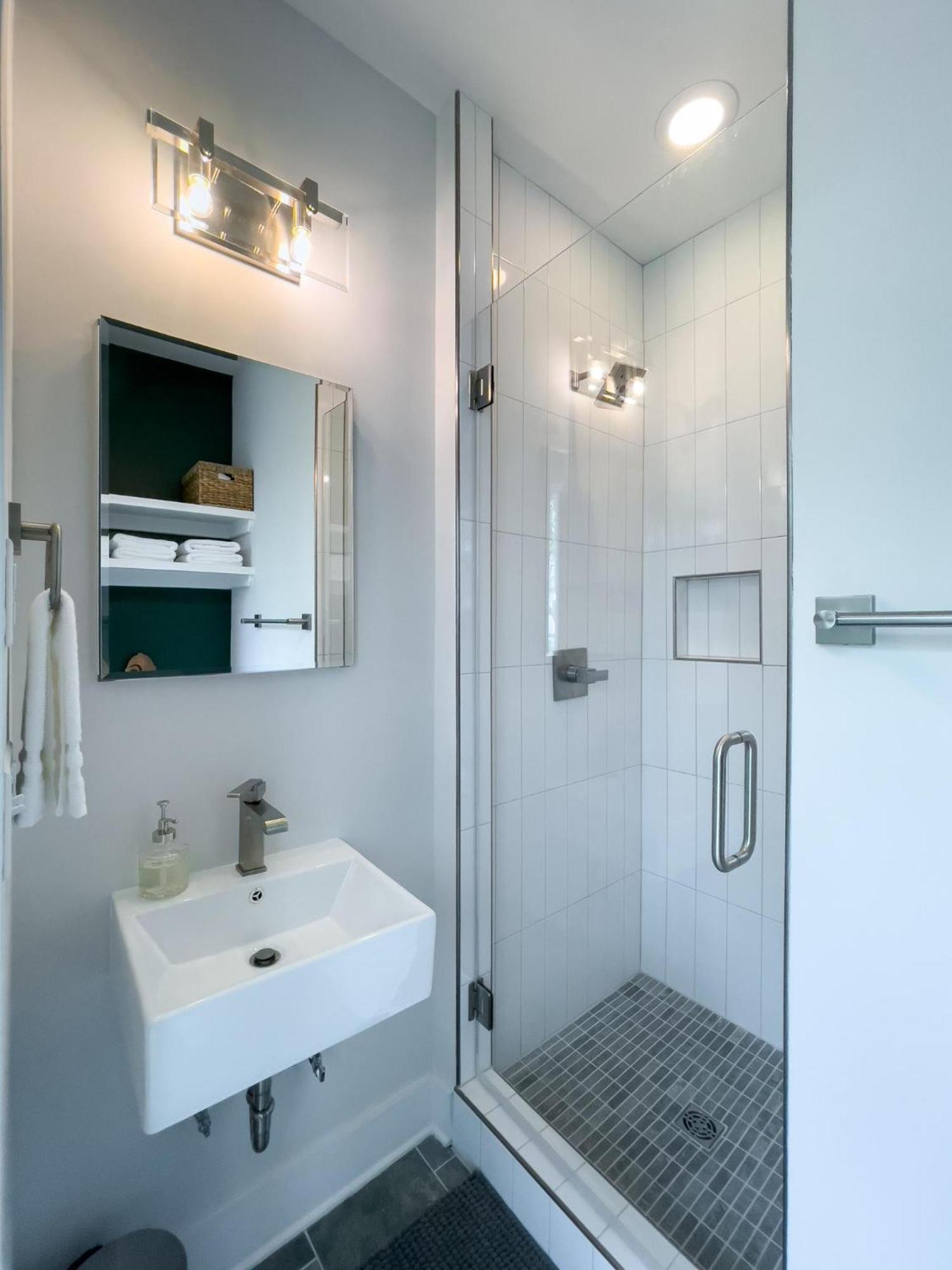 Holiday home Country Lyric - Mins To Downtown - Rooftop Deck