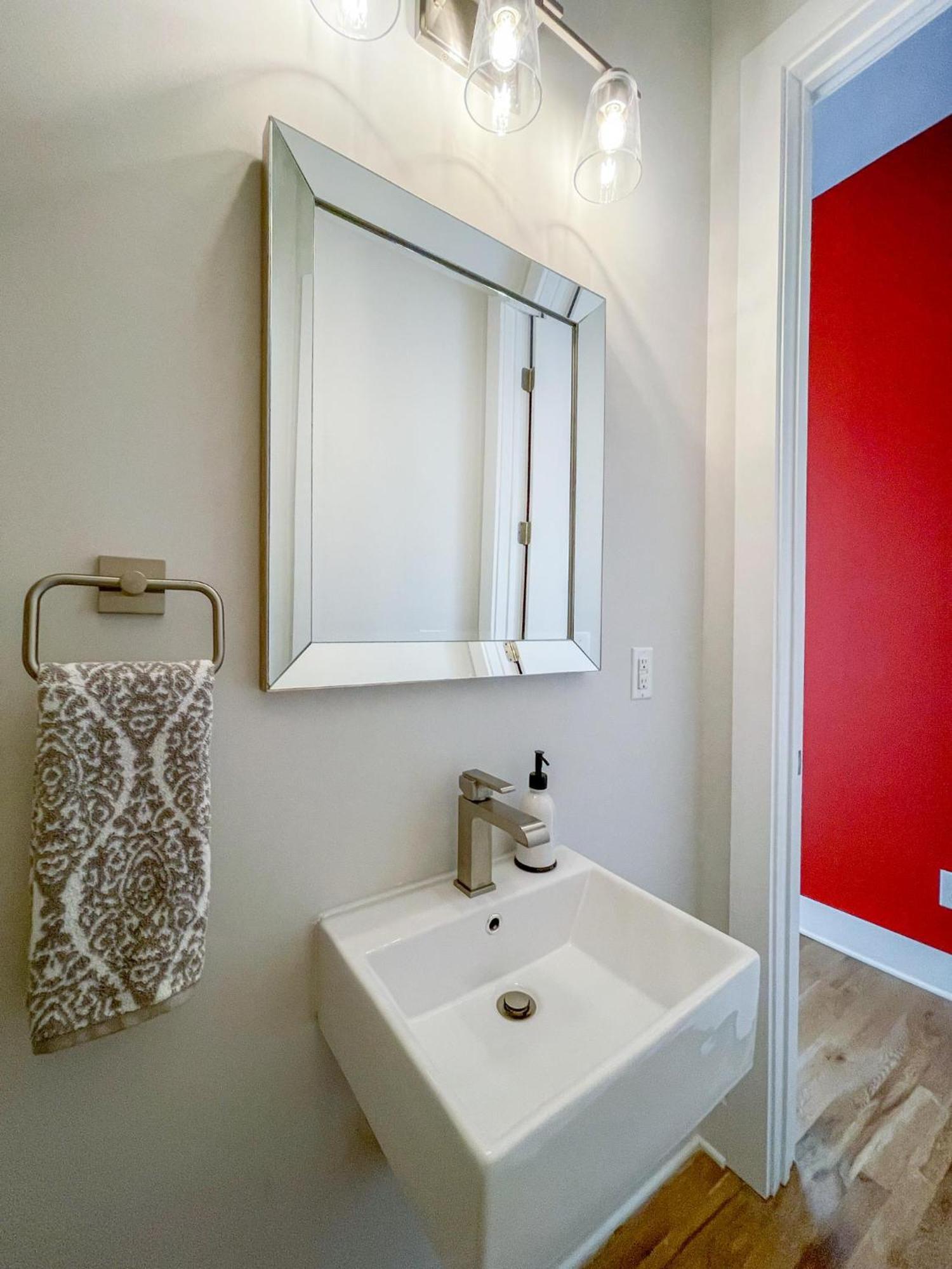 Country Lyric - Mins To Downtown - Rooftop Deck Holiday home