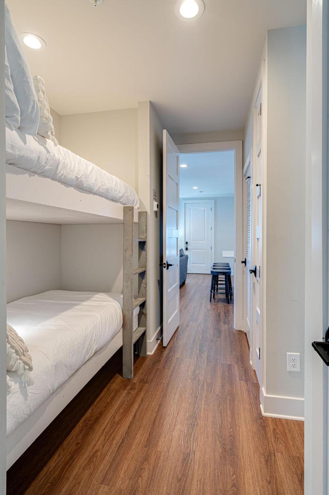 Melrose Melody - 5 Mins To Broadway Holiday home *
