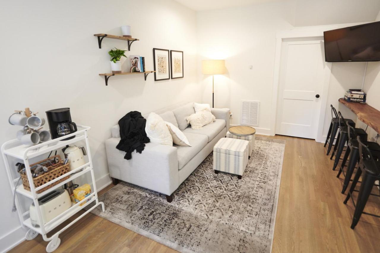 Modern Home,10min To Downtown, 15min Walk To Five Points, Sleeps 6! Holiday home Nashville
