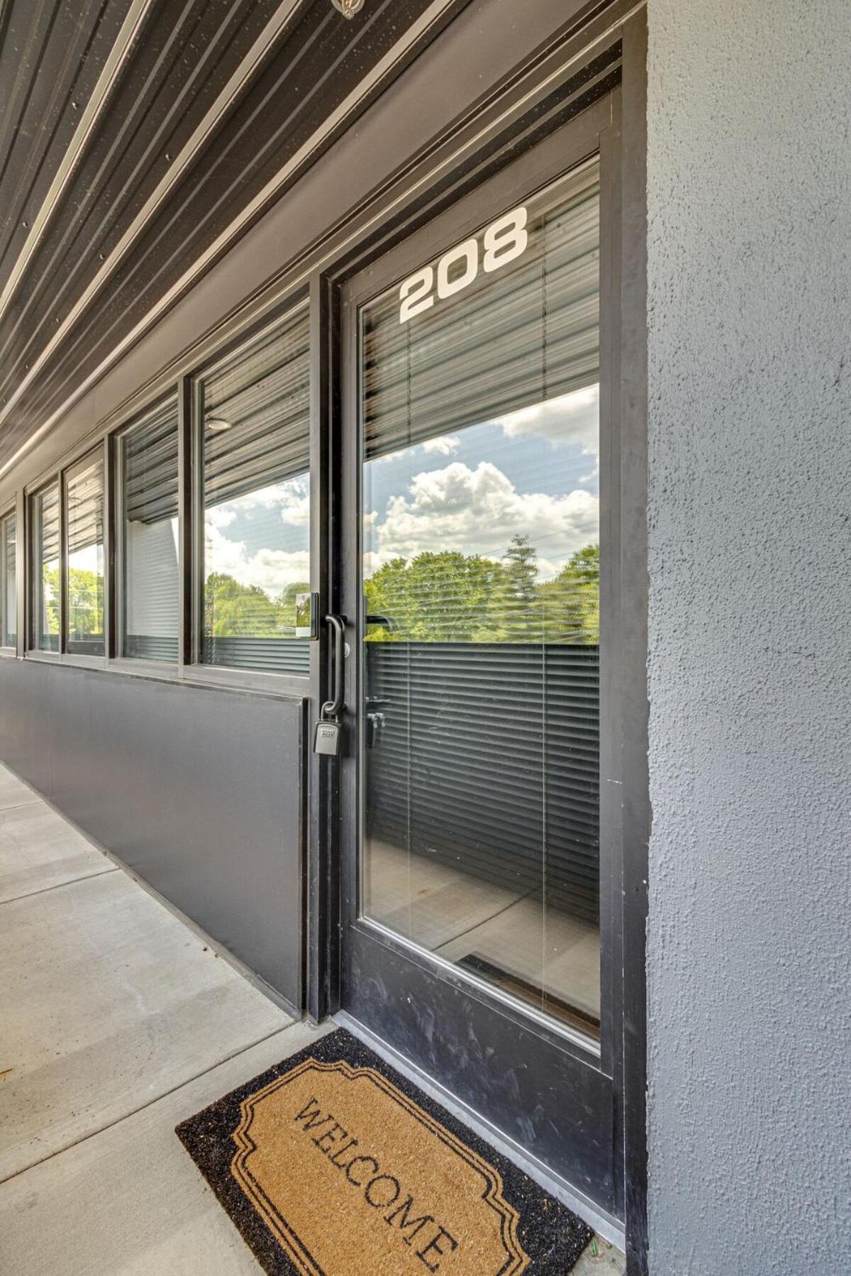 With 2 Queen Beds 7 Mins To Dt Apartment *