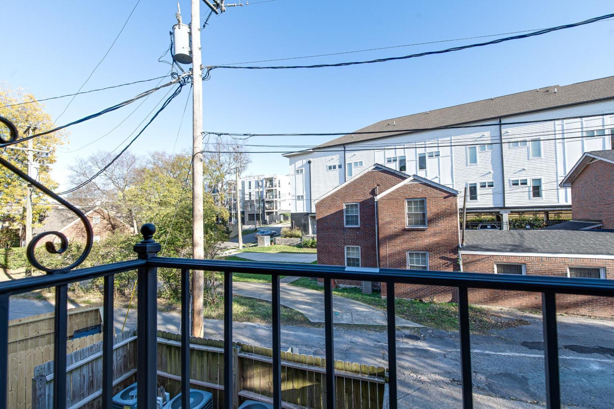 Apartment Lipstick & Boots - Luxury 3-level With Private Garage Near Music Row *