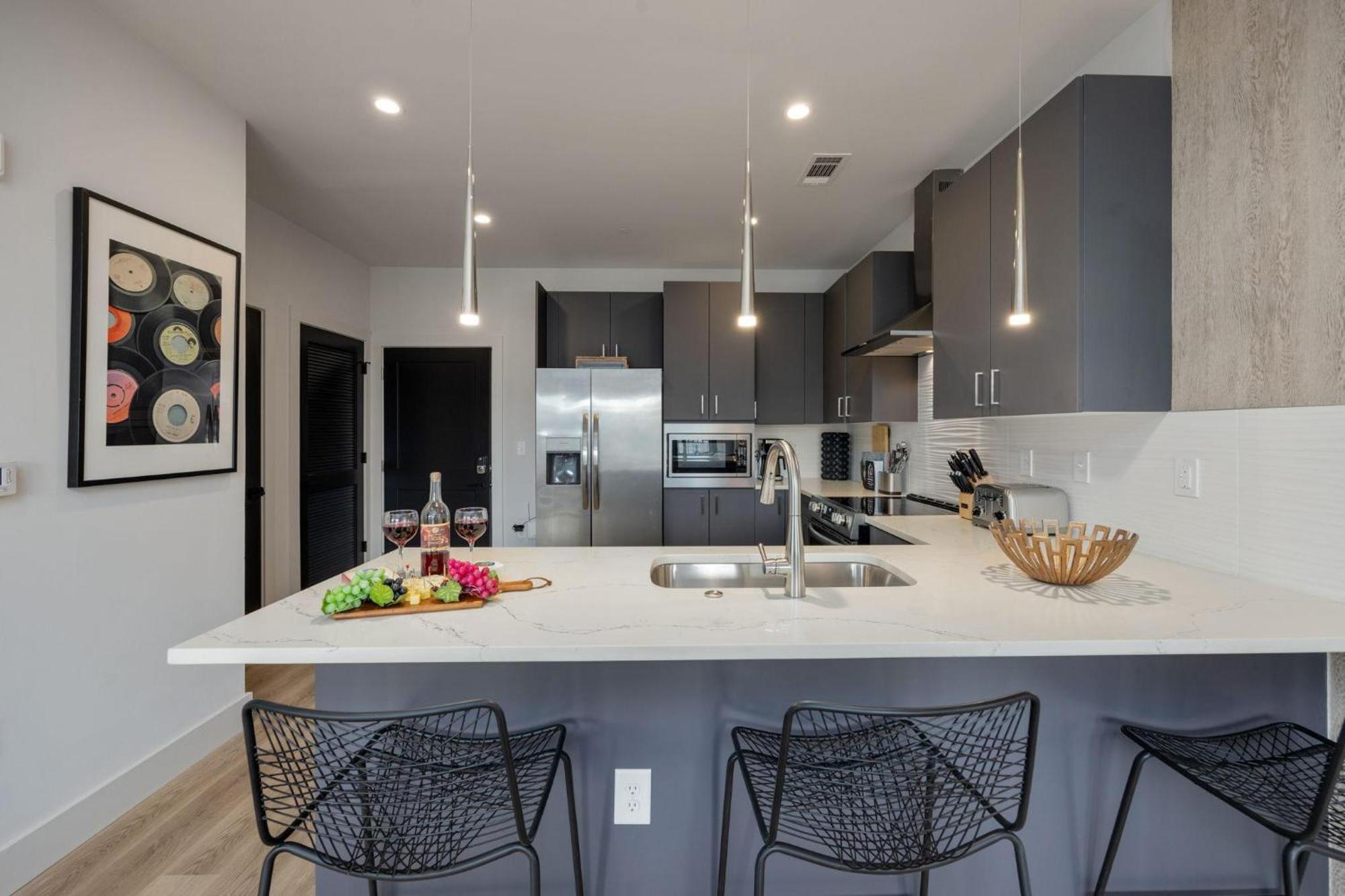 Tune - Odyssey - Mins To Broadway - Full Gym! Holiday home *