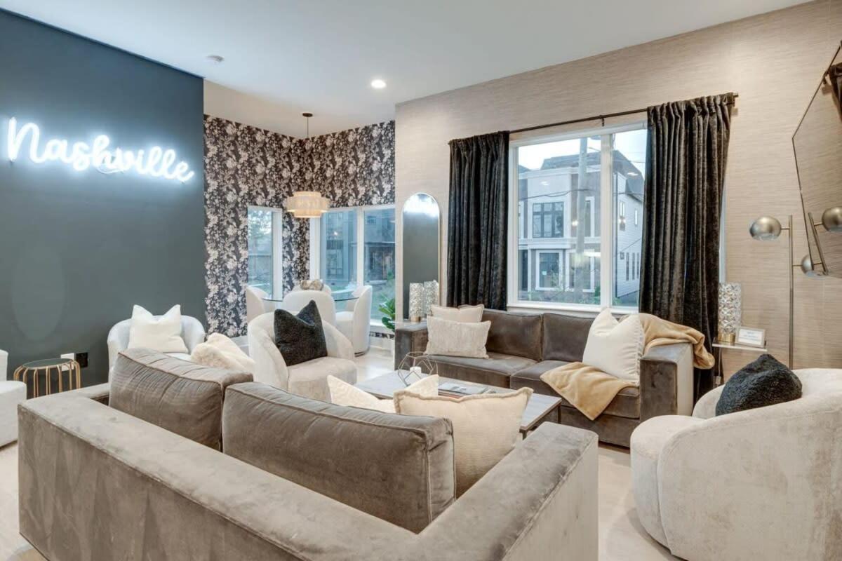 Holiday home Luxury Townhouse + Rooftop Deck + 1 1 Mi Downtown