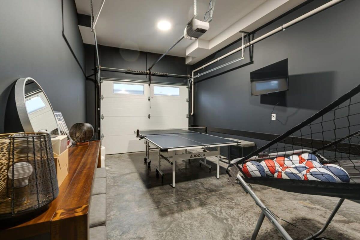 Luxury Townhouse + Rooftop Deck + 1 1 Mi Downtown Nashville