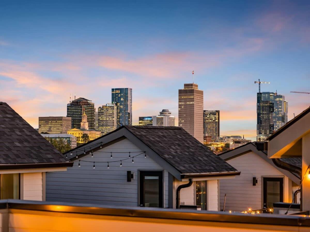 Luxury Townhouse + Rooftop Deck + 1 1 Mi Downtown Holiday home Nashville