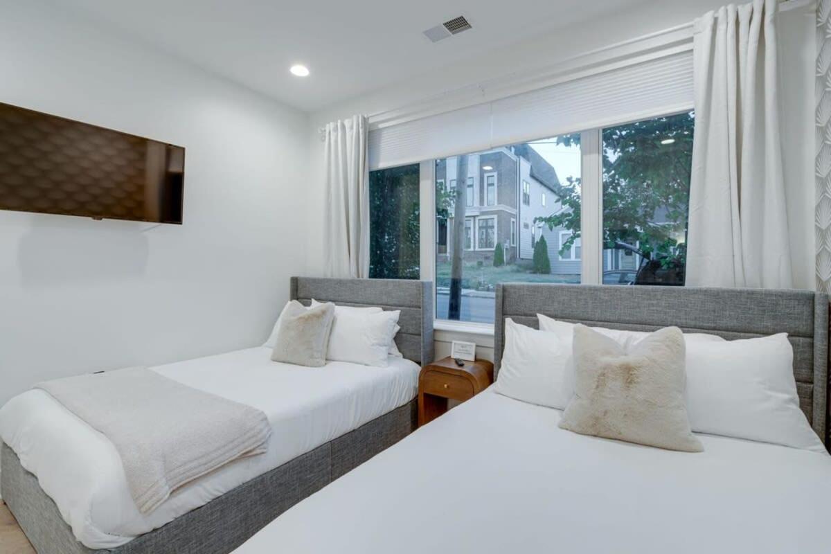 Luxury Townhouse + Rooftop Deck + 1 1 Mi Downtown *