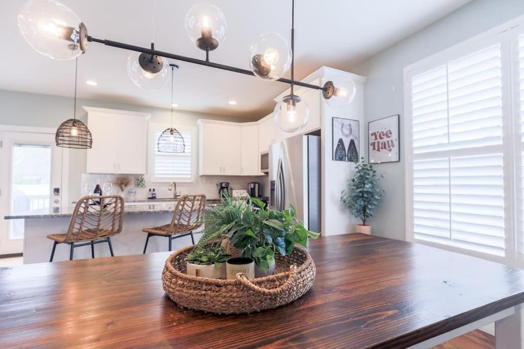 New Amazing 4br Suite* Hot Tub *2 Mi To Music * Nashville