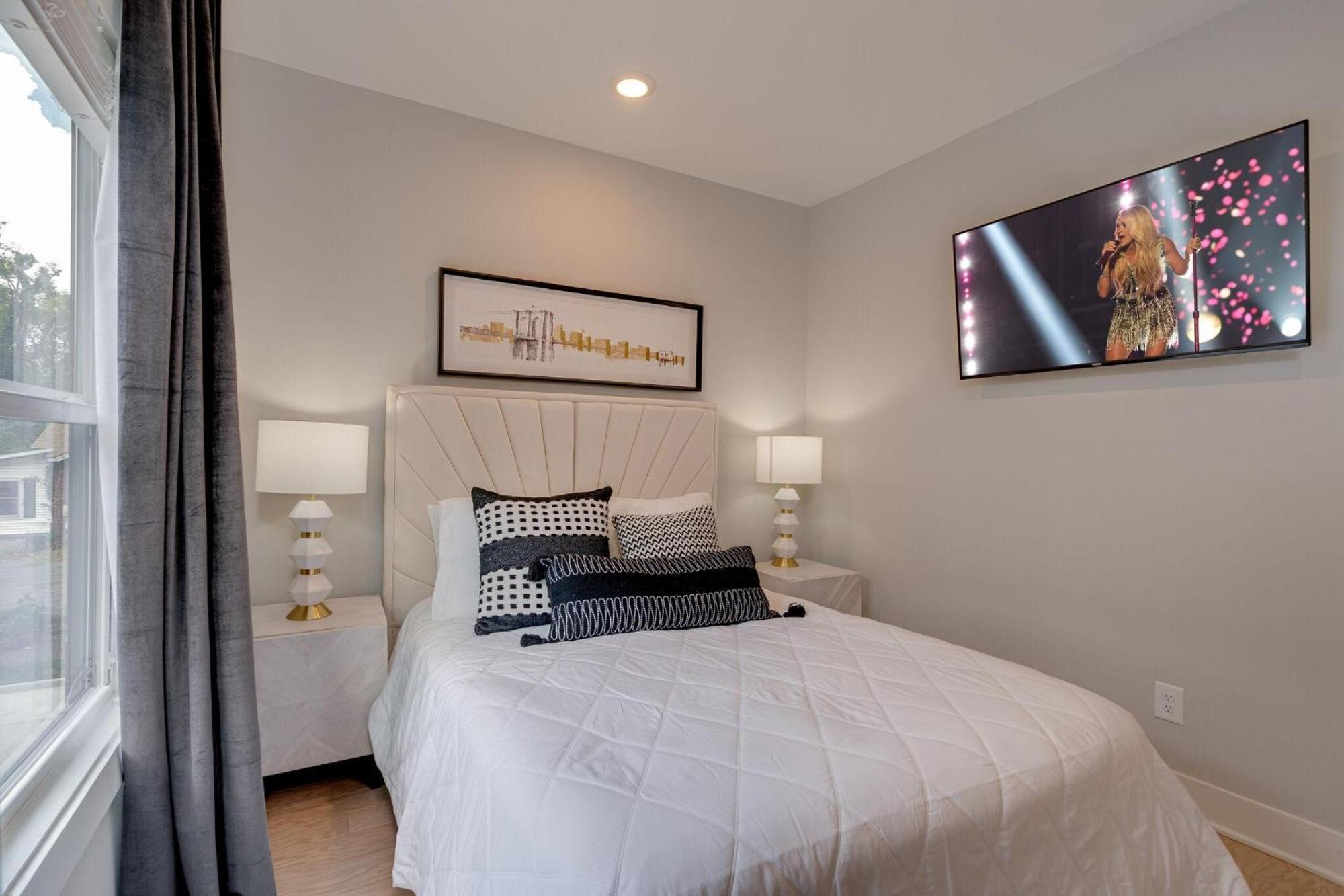 - 1308 Montgomery Ave Unit 2 *